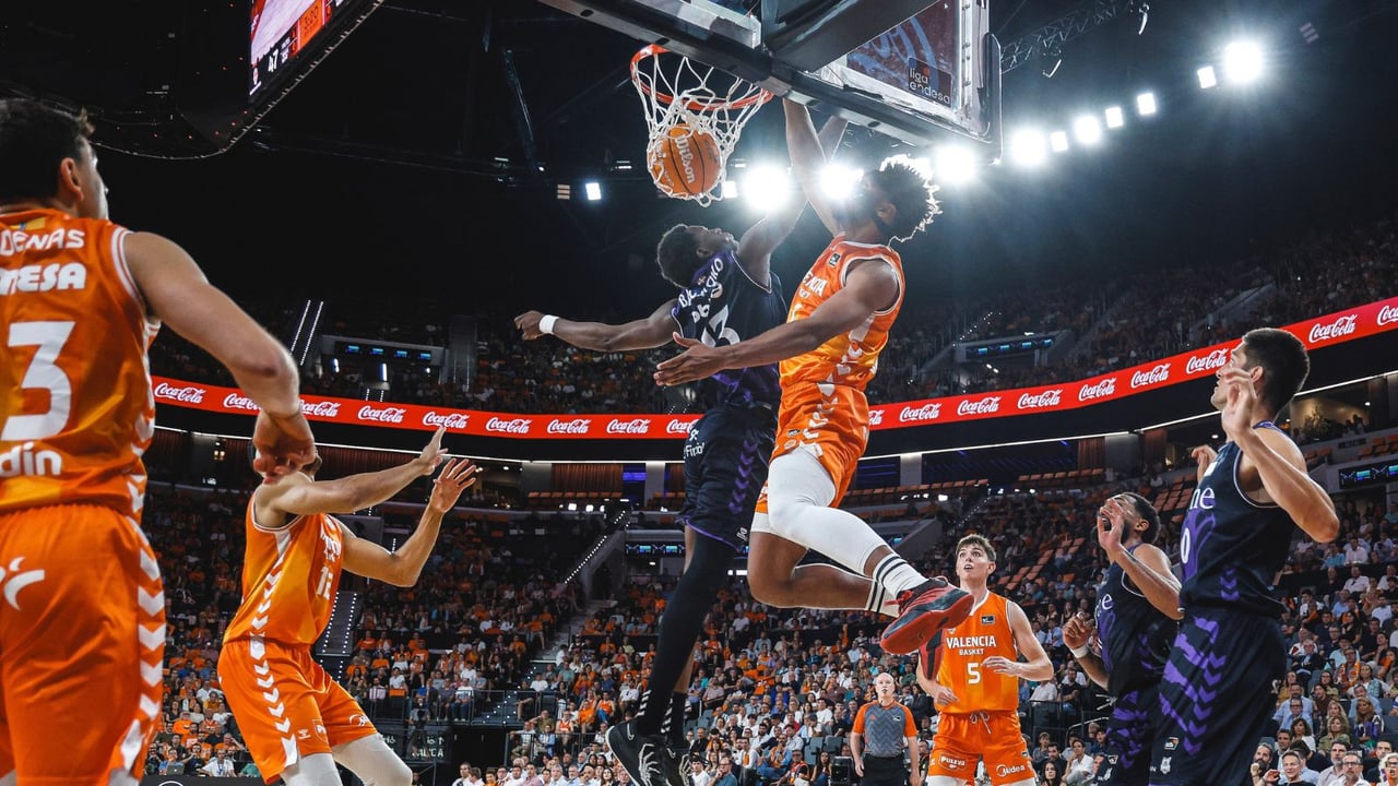 Valencia Basket y Baskonia calcan el parcial y salvan una situación extrema