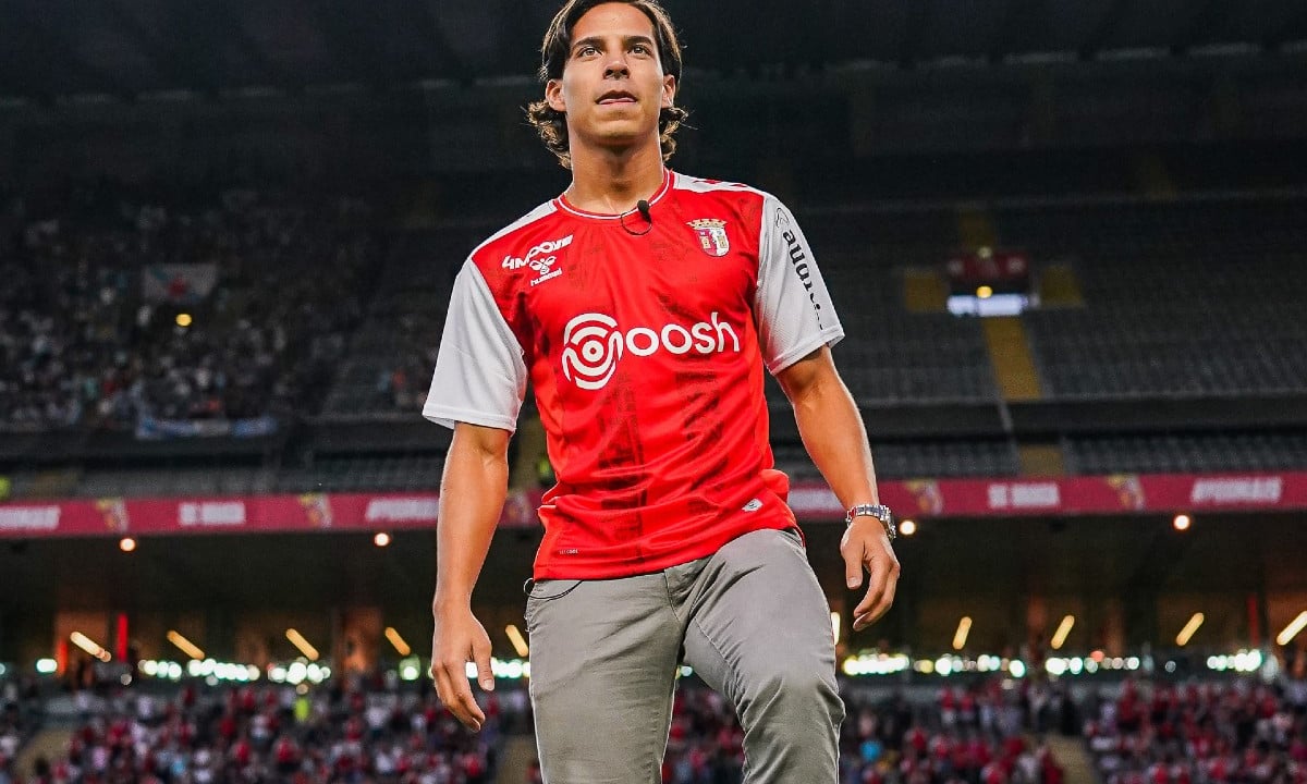 Acusan a Lainez de salir del Betis "por su padre"