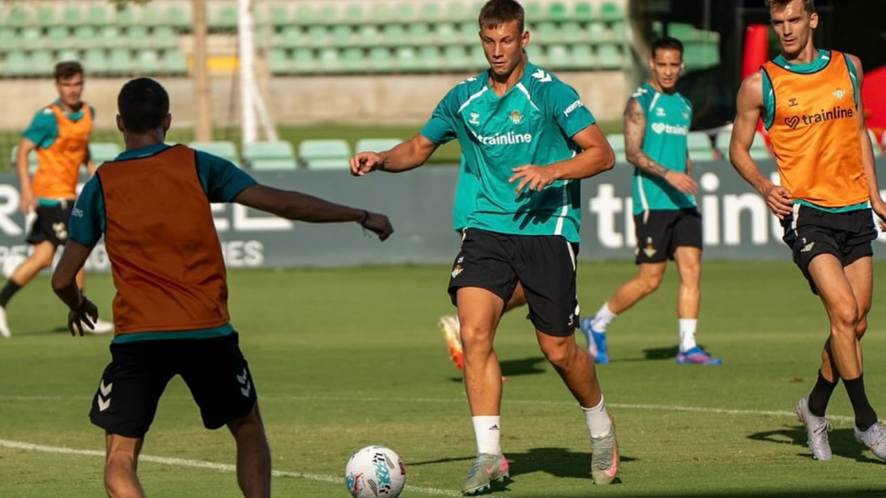 El Betis blinda una nueva perla antes de "su gran año": Nikita Doronis, en el trampolín de Natan y Sergi Altimira