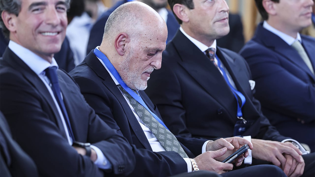 Tebas se lanza a por Uribes y el CSD para avivar la guerra con el Real Madrid