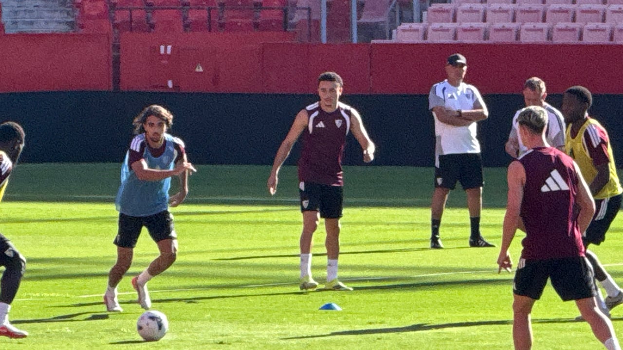 Rubén Vargas, en medio de su salida del Sevilla, vuelve a ser uno más para García Plaza