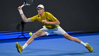 Sinner le marca el camino a Alcaraz en Doha