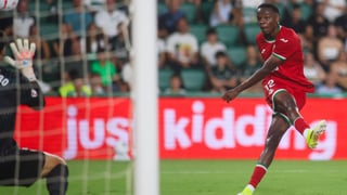 La dura vida de Job Ochieng, la nueva estrella de la Real Sociedad: "Le dejaron en la calle y le pagamos la comida y la casa"