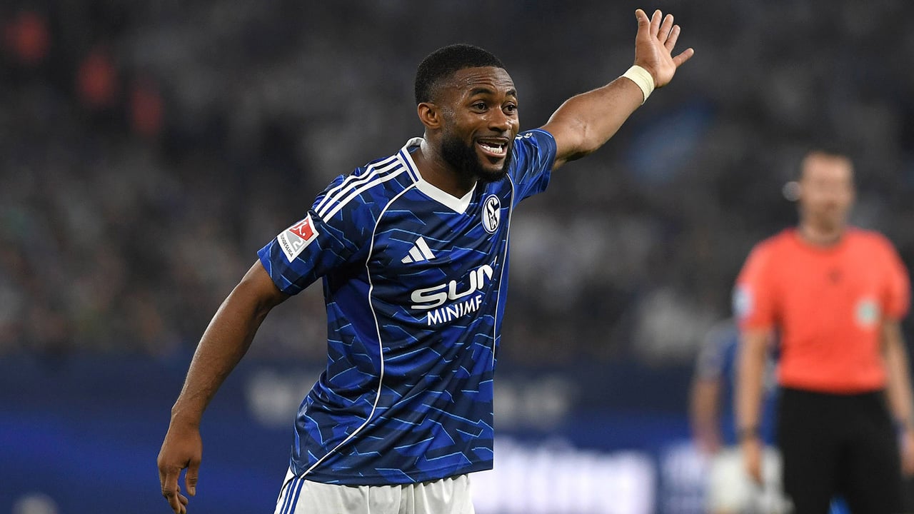 Sylla, delantero vigilado por el Sevilla, se pone a tiro