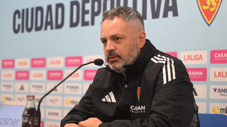 David Navarro, técnico del Real Zaragoza, entregado a Rober González: "Recupera a través de la inteligencia"