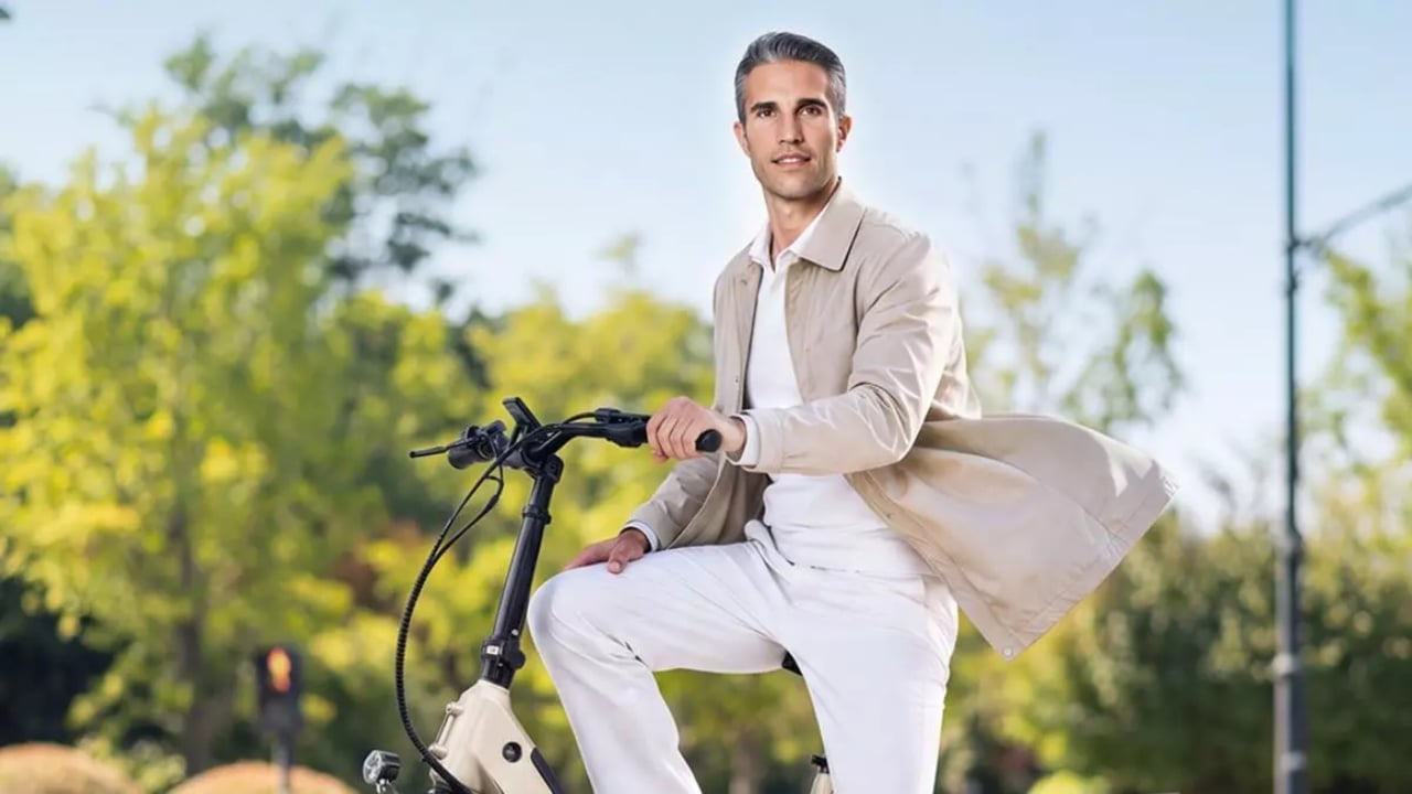 Van Persie cambia el fútbol por la bicicleta