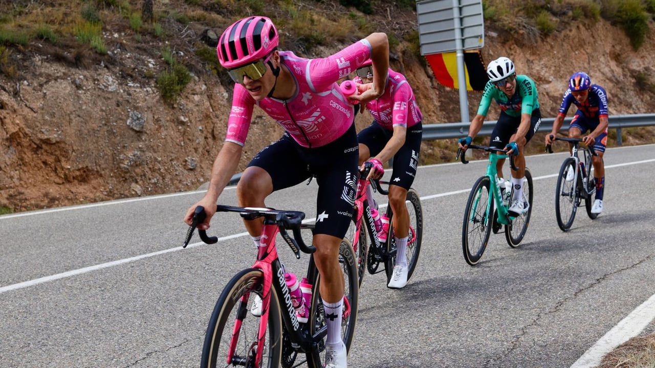El hijo de Joseba Beloki revoluciona el mercado y da el salto a un equipo de primer nivel, el Ineos: "Quiero luchar por buenos resultados en las grandes vueltas"