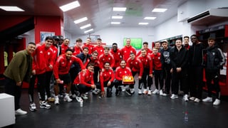 El Sevilla FC busca lemas inspiradores para su vestuario en semana de El Gran Derbi... y la cosa no sale como esperaba