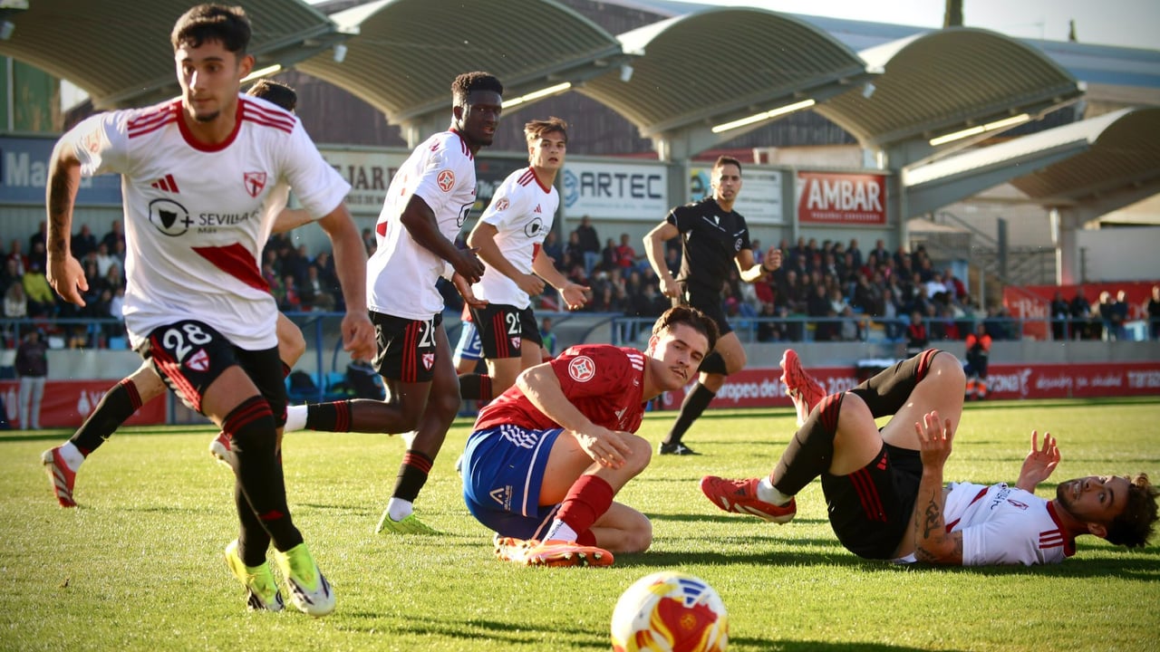 Tarazona 2-0 Sevilla Atlético: Atropellado a balón parado