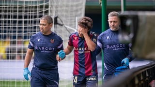 Golpe duro para el Levante: Carlos Álvarez se rompe y dice adiós a la temporada 