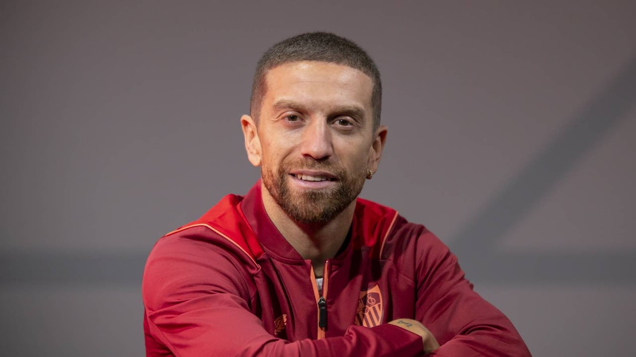 Scaloni echa más leña al fuego entre el Papu Gómez y el Sevilla