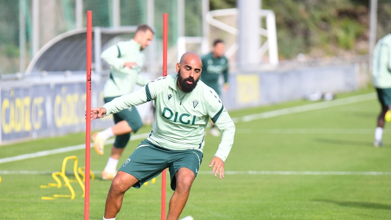 Fali revive su calvario: nueva lesión en el Cádiz