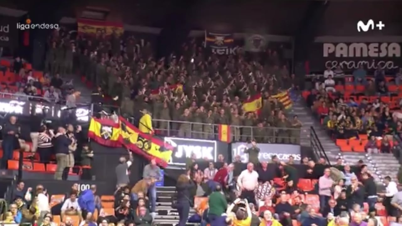 Militares en Valencia por la DANA se suman a la fiesta de la Fonteta