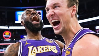 LeBron James le quita los focos a Doncic para hacer historia con los Lakers