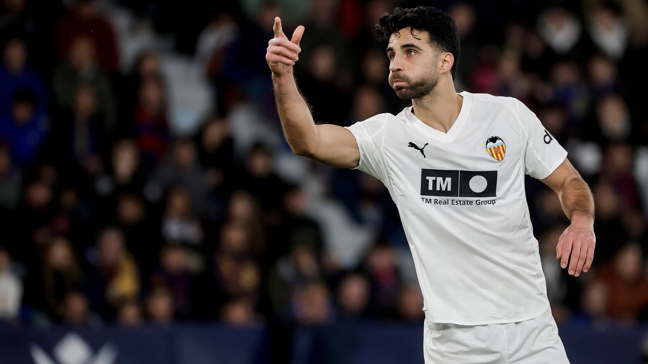 El Valencia no da el paso con Cömert y los espías acechan para llevárselo gratis