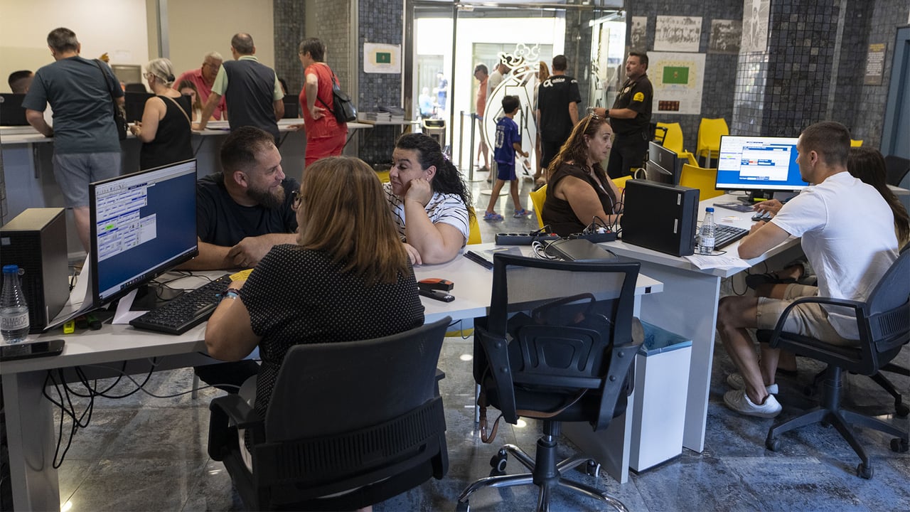 La ilusión amarilla desborda La Cerámica en el primer día de renovación presencial