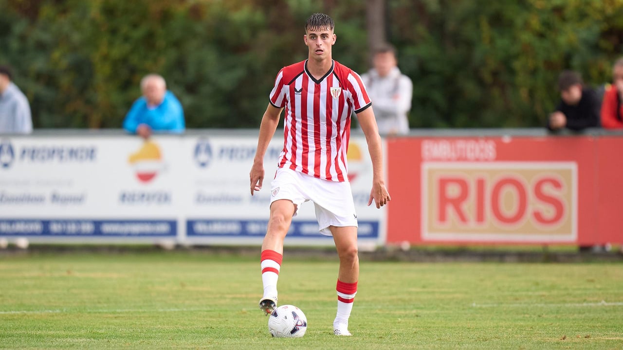 Tras pasar por los filiales de Real Sociedad y Athletic Club, pone rumbo a Suiza