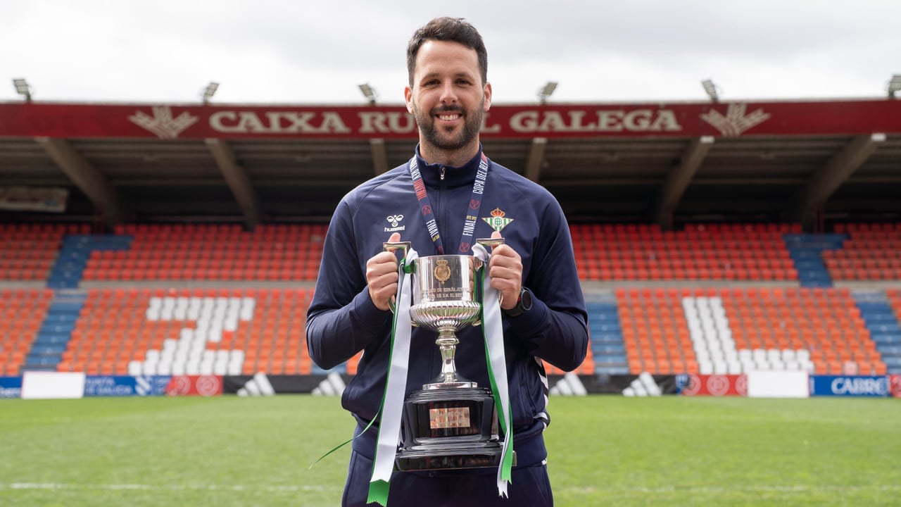 Javier Barrero, técnico del Betis juvenil A: "Sin dar nombres, tenemos jugadores que tendrían nivel para el primer equipo"