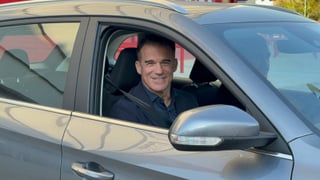 Las palabras de Luis García Plaza tras firmar su contrato con el Sevilla FC: "Muy contento, con ganas de empezar ya" 