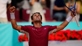 Tsitsipas toca fondo y Casper Ruud lo celebra