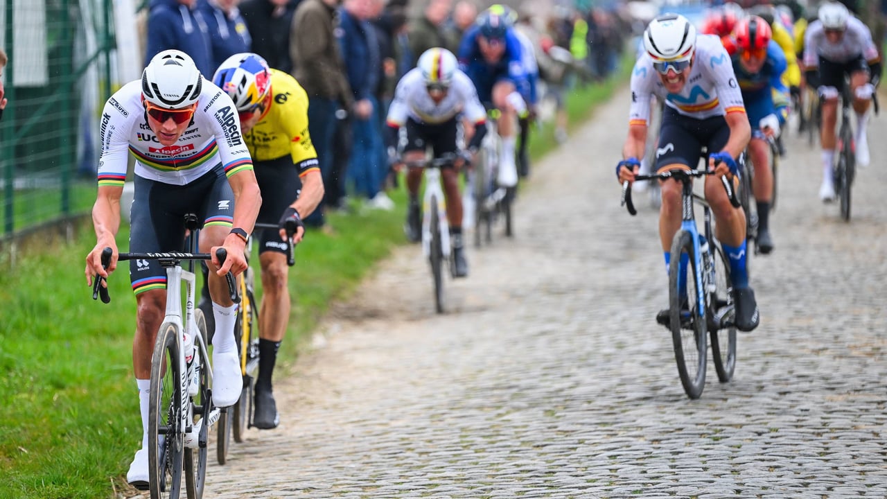 Exhibición, susto y protagonismo español en el primer duelo entre Van Aert y Van der Poel
