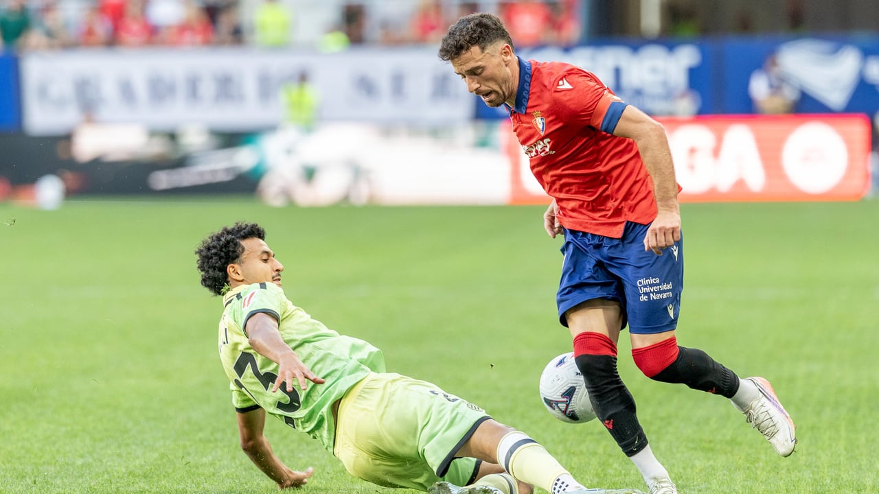 Indignación en Osasuna por un penalti no señalado ante el Espanyol: "Lo arrolla y lo tira al suelo"