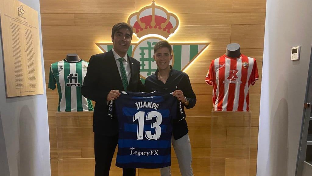 Un pelotero bético renueva por el equipo ciclista Trek Segafredo