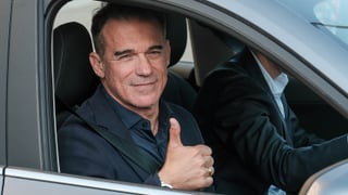 Las palabras de Luis García Plaza tras firmar su contrato con el Sevilla FC: "Muy contento, con ganas de empezar ya" 