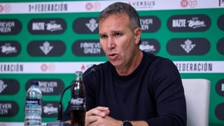 Luci Martín, desesperado con el Sevilla Atlético: "¿La expulsión? Estamos hartos de errores que cuestan ilusiones"