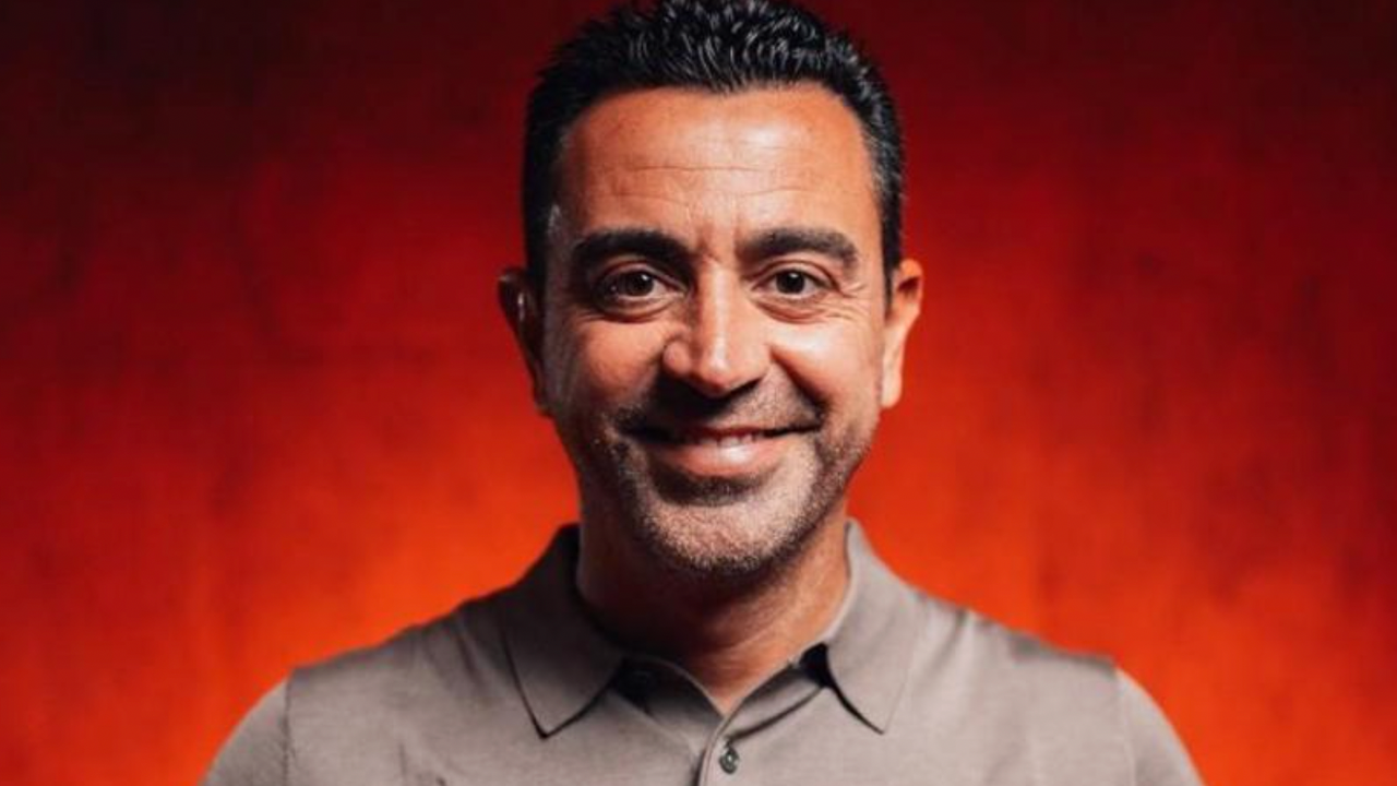 Xavi aterriza en Países Bajos con una misión y un viejo conocido a su lado