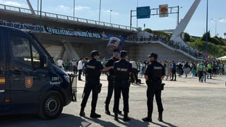 La Policía Nacional consigue evitar dos reyertas entre radicales de Real Betis y Sevilla FC en La Cartuja