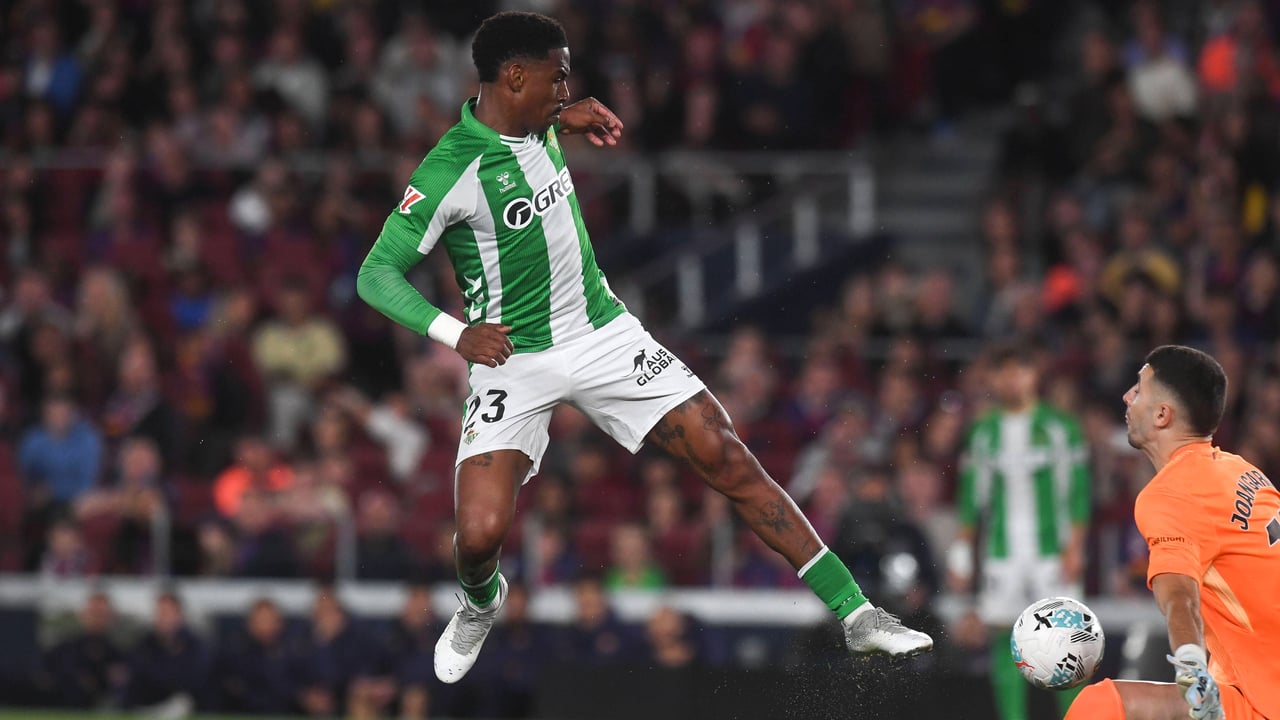 El sufrimiento de Junior Firpo tras su deslucida vuelta al Betis: "Me he llevado palo tras palo"