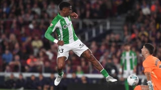 El sufrimiento de Junior Firpo tras su deslucida vuelta al Betis: "Me he llevado palo tras palo" 