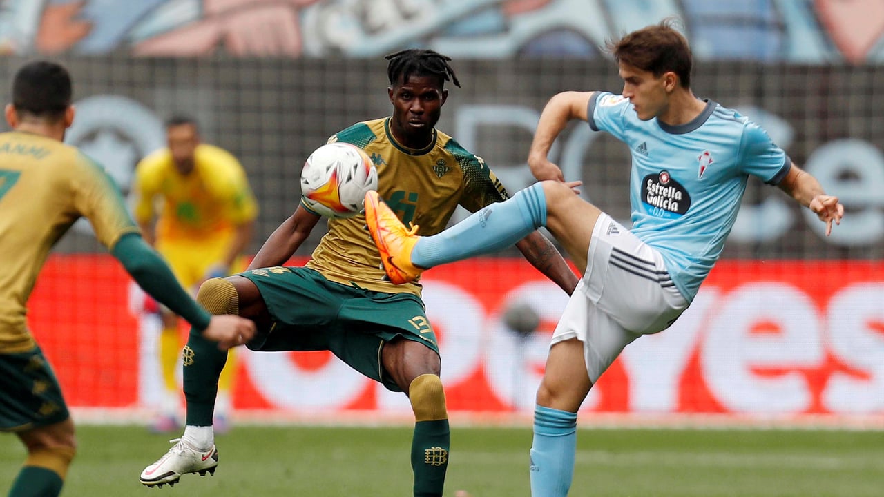 La media sonrisa del jugón de Denis Suárez cuando le preguntan por el interés de Sevilla y Betis