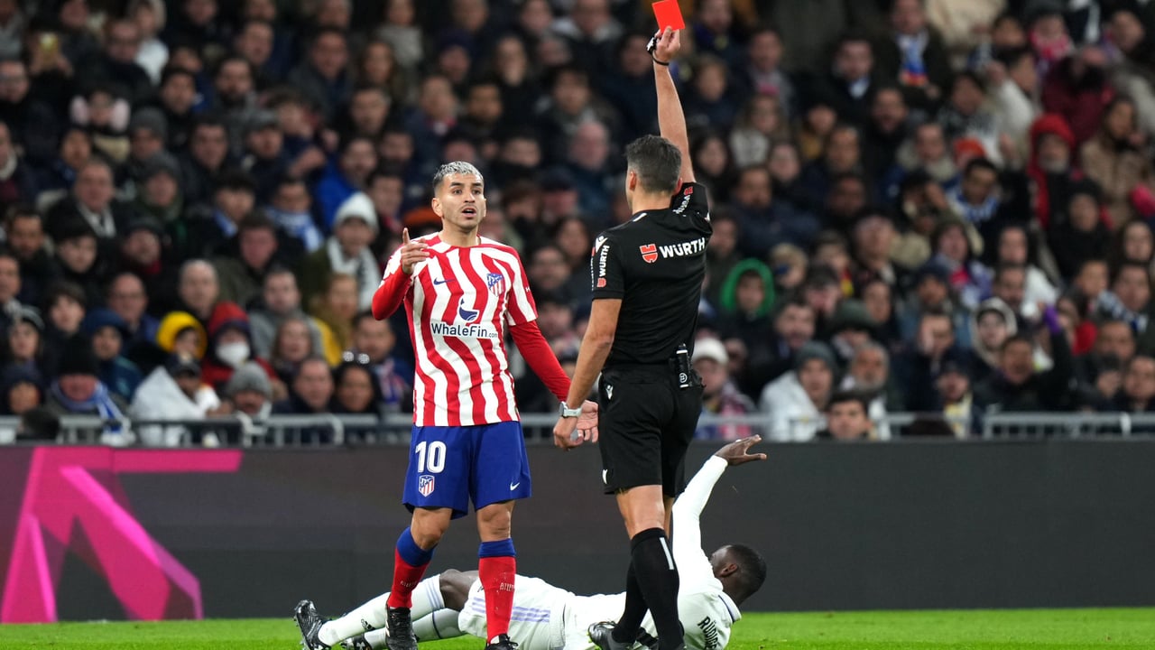 Real Madrid – Atlético de Madrid: La polémica expulsión de Gil Manzano a Correa