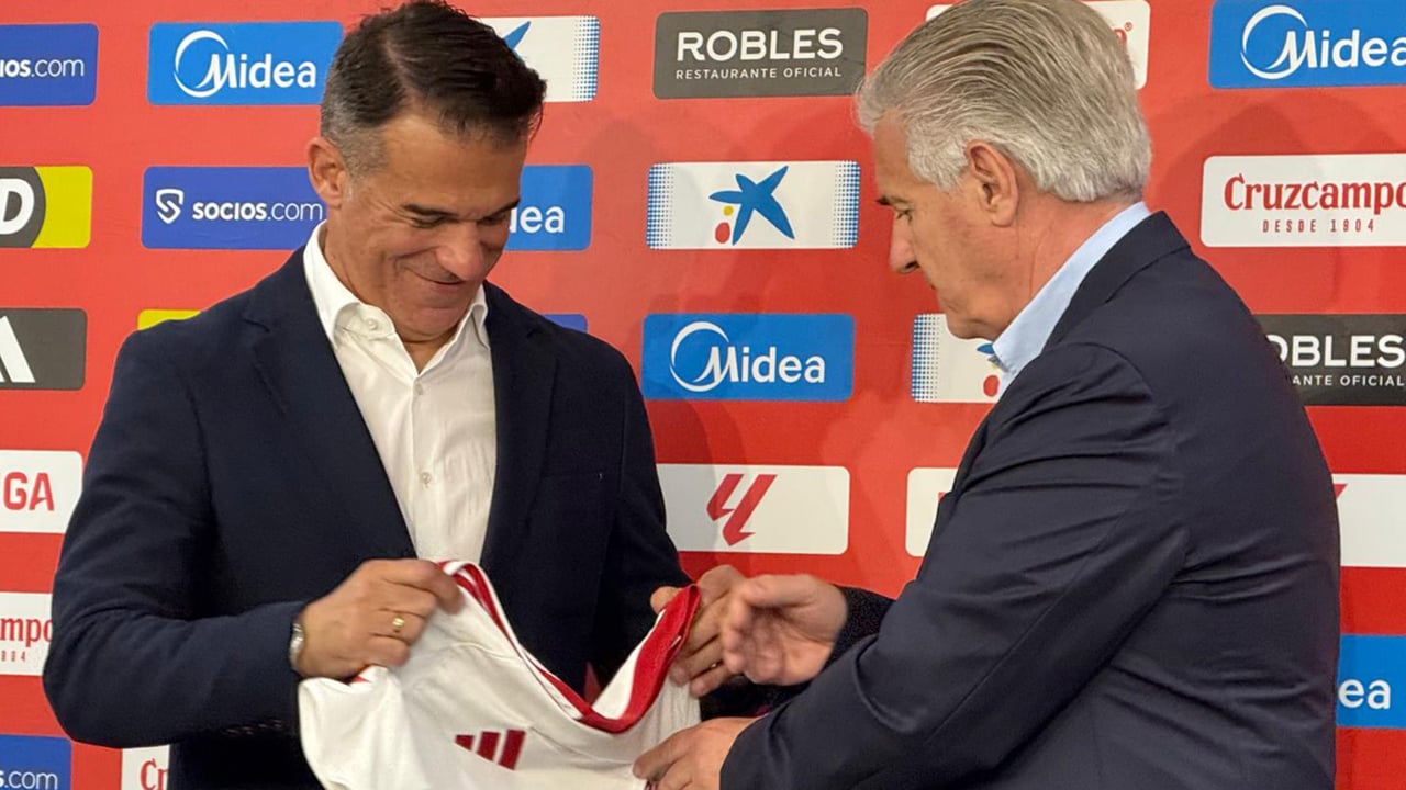 El comentario privado de Cordón a García Plaza, nuevo técnico del Sevilla, que se escuchó públicamente: "Esto parece un velatorio"