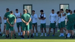 Antony sonríe con Pellegrini horas antes de que el Betis vuelva a la magia de la Champions League