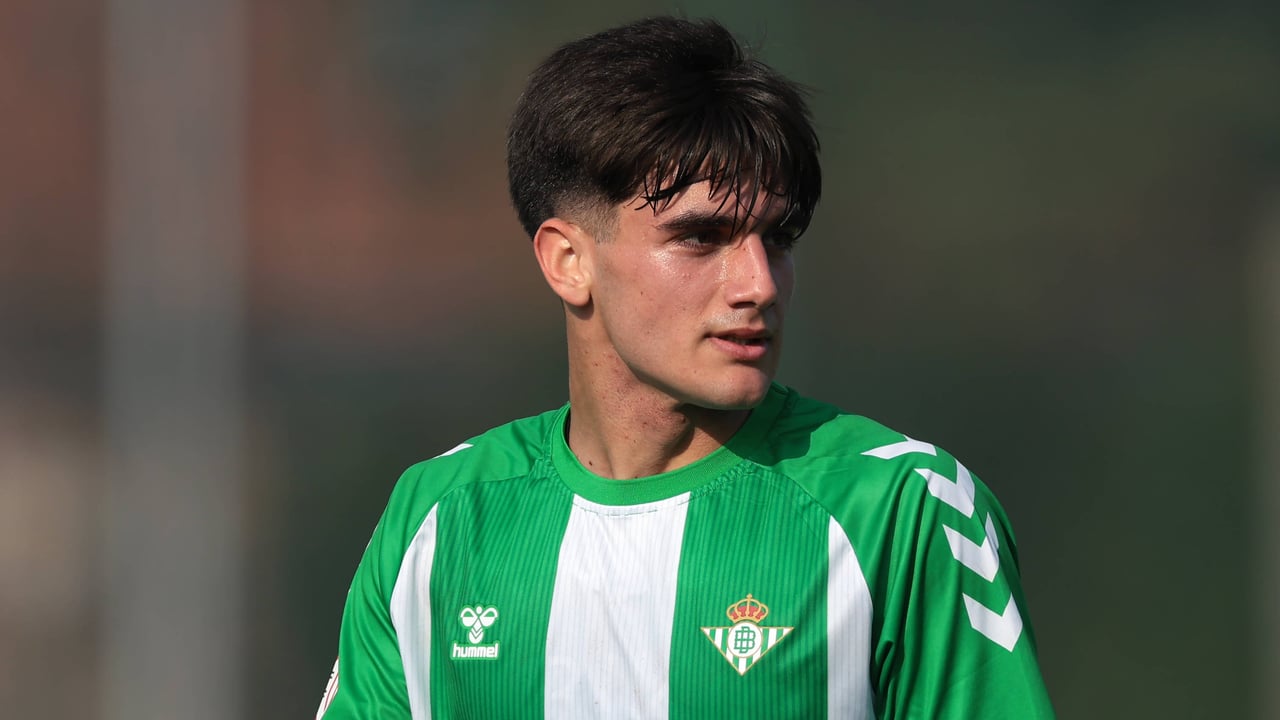 El Real Betis blinda a su nueva gran promesa: Morante, renovado