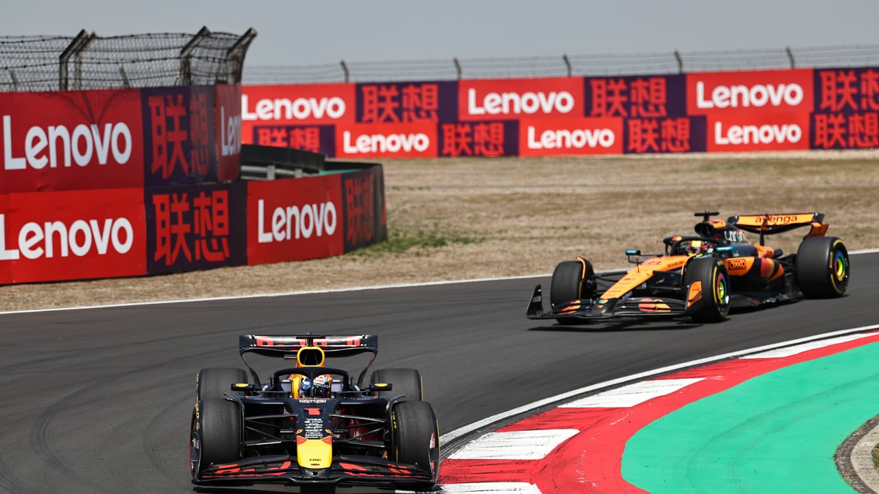 Verstappen saca provecho de la lucha interna de McLaren