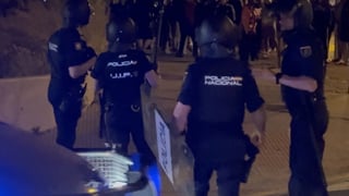 Decenas de aficionados increpan a jugadores y cuerpo técnico del Sevilla FC en la ciudad deportiva tras la derrota en Pamplona