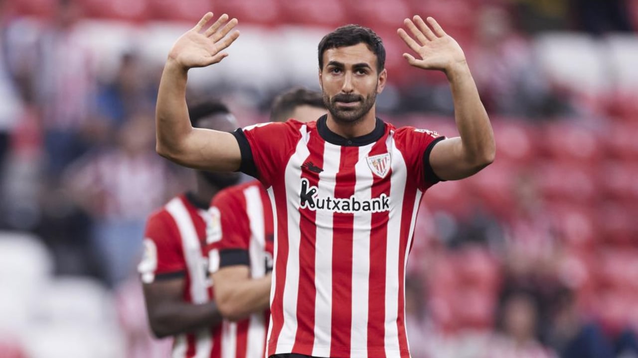 A Mikel Balenziaga le salen varios pretendientes