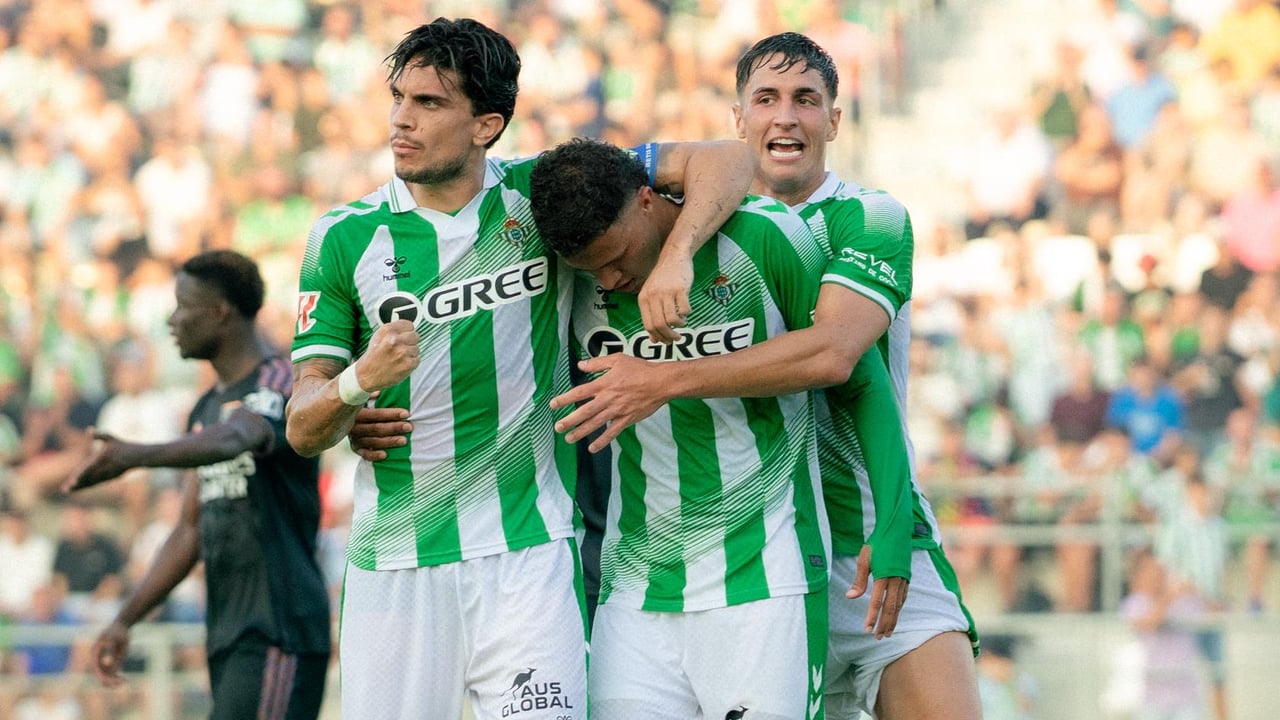 Deossa está "muy metido en el Betis", la plantilla le apoya y Pellegrini lo tiene muy claro
