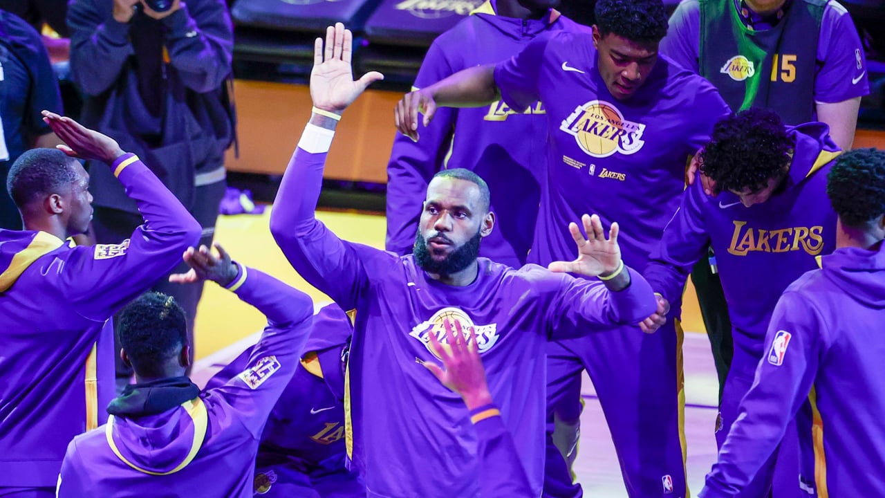 Rechaza a Los Angeles Lakers para volver a la universidad