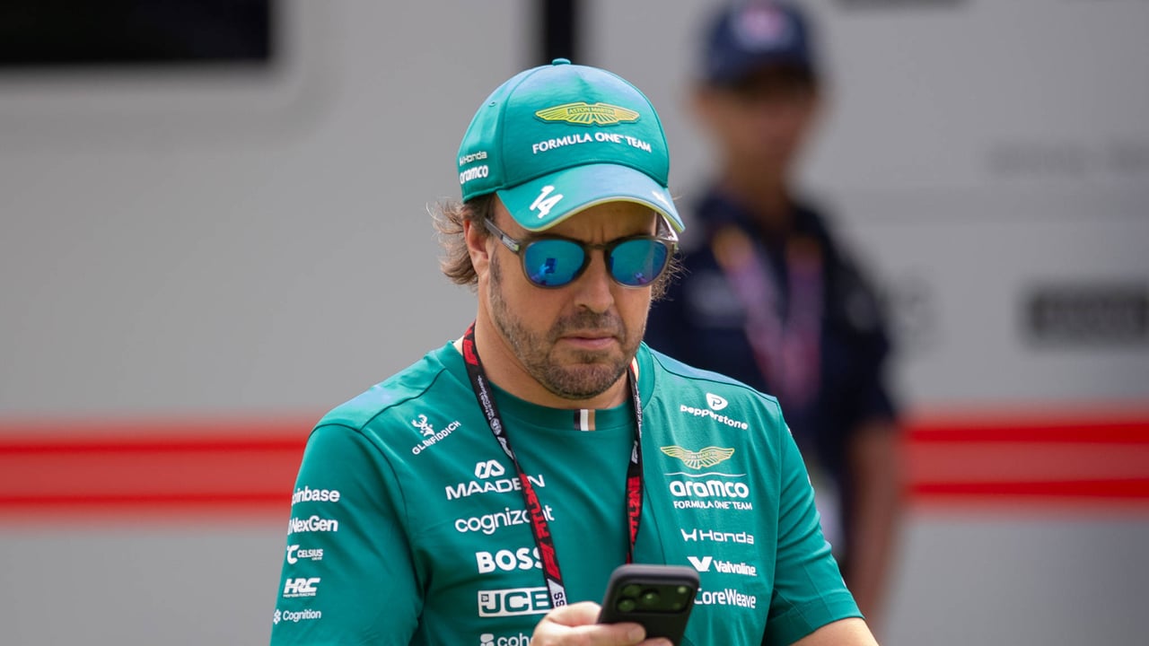 Fernando Alonso, tras sus nuevos problemas de potencia, se ríe de Honda: "Jaja, la energía. Este motor es tan ridículo..."