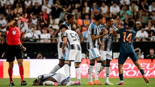 La tremenda entrada de Gayá a Elanga y un clima enrarecido en Mestalla