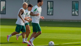 Troy Parrott estrena convocatoria con el Betis