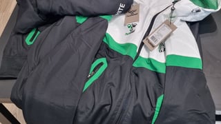 La nueva prenda oficial de Hummel que causa furor: agotada a las pocas horas de su estreno