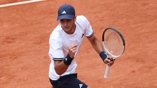 Rafa Jódar deslumbra en Roland Garros con una remontada para la historia