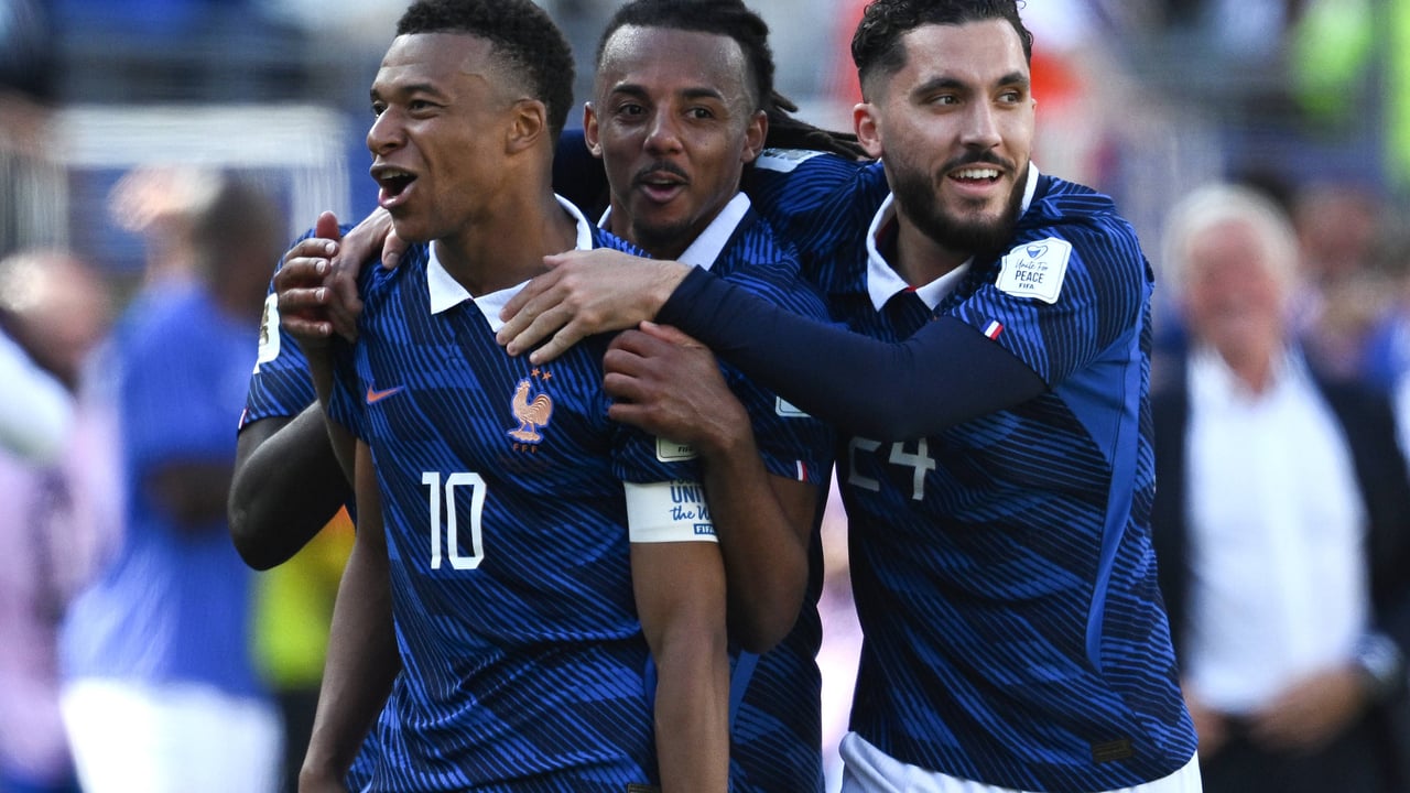 Francia supera a Senegal en un partido eléctrico con doblete de Mbappé y un final frenético