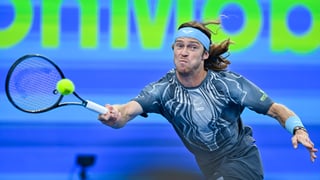 Rublev sigue defendiendo su corona en Doha y Fils es la sorpresa